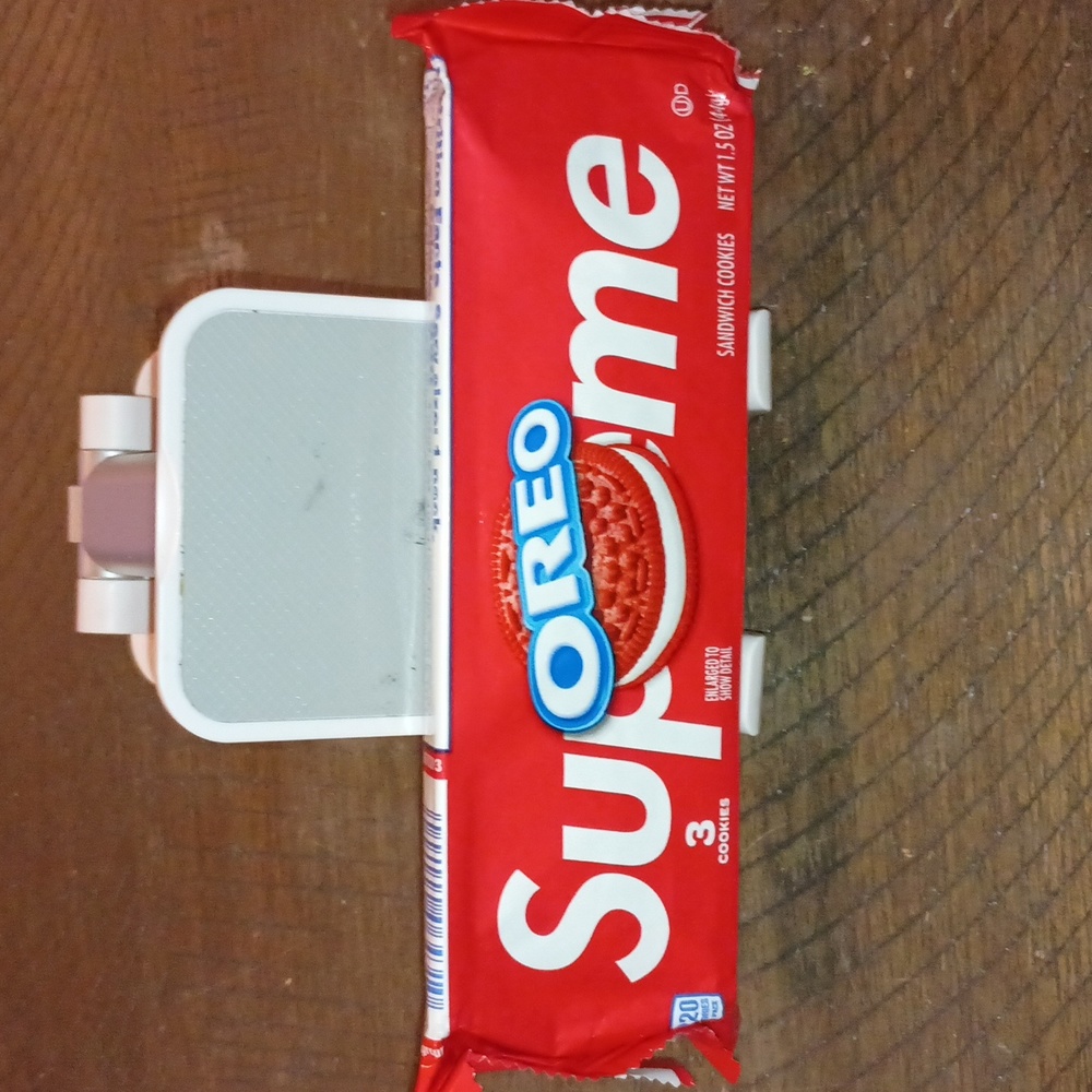 Supreme "Collectible" Oreo (limited edition)